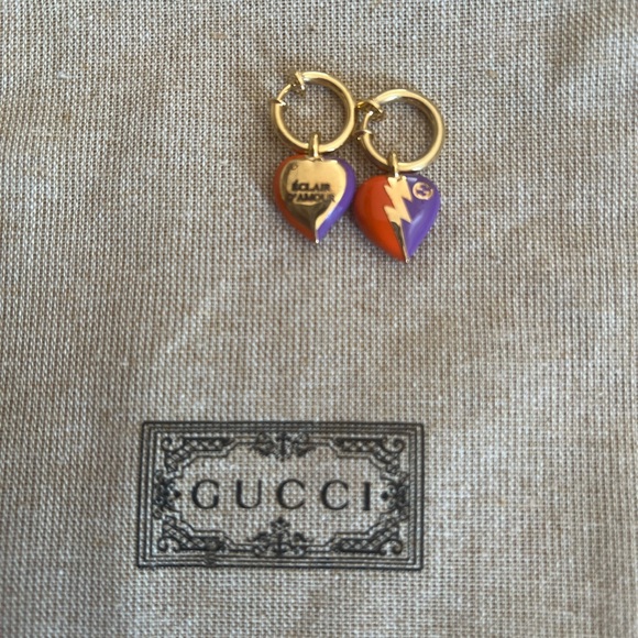 INTERLOCKING G HEART LIGHTNING CHARM EARRINGS - Picture 4 of 7